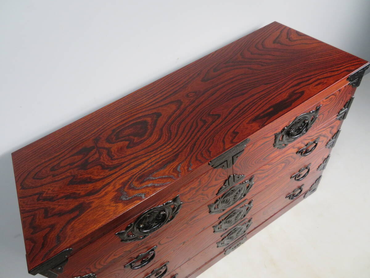 岩谷堂 欅 漆塗り 艶あり 仙台箪笥 南部鉄器 牡丹金具 中桐 姫箪笥 伝統工芸 民芸 鍵付き_画像7