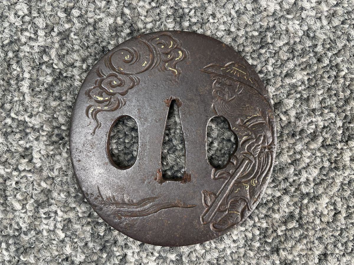 A701 меч гарда меча круг форма персона . золотой .. японский меч меч принадлежности реквизит гарда меча . доспехи старый изобразительное искусство металлические изделия времена предмет античный 