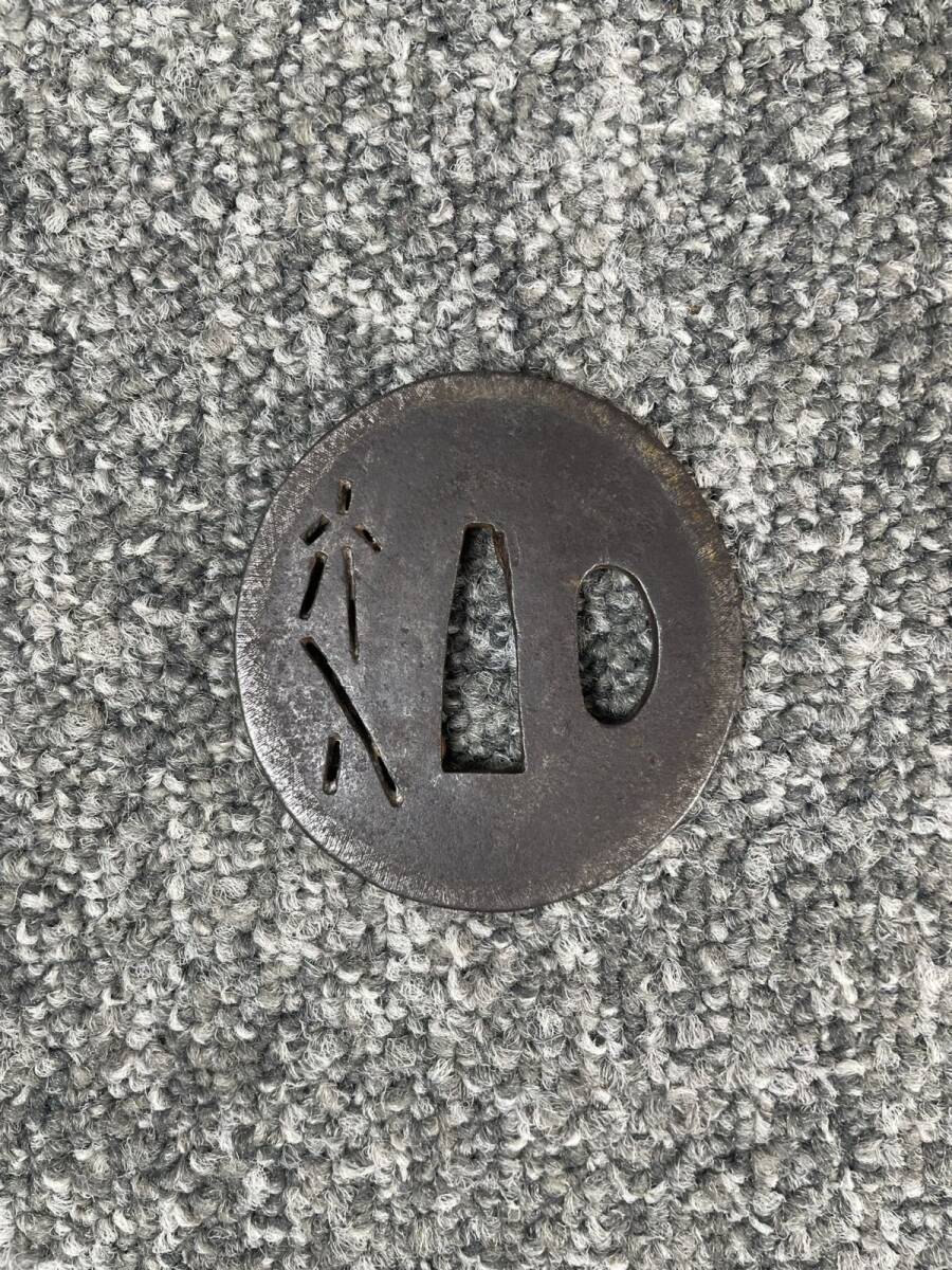 A703 меч гарда меча 3 листов круг форма растения ....... японский меч меч принадлежности реквизит гарда меча . доспехи старый изобразительное искусство металлические изделия времена предмет античный