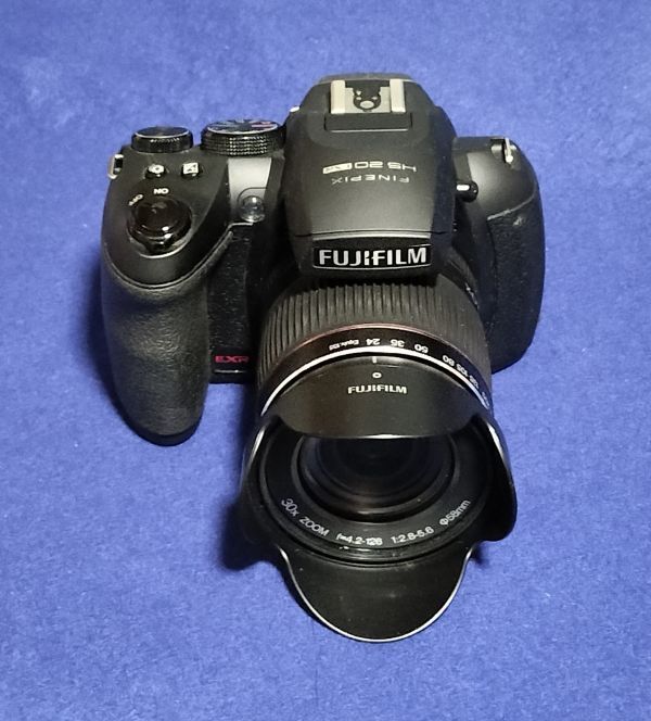 ○○　富士フィルム ファインピックス　FUJIFILM FINEPIX HS20EXR（フード付属）　中古　P12_画像1