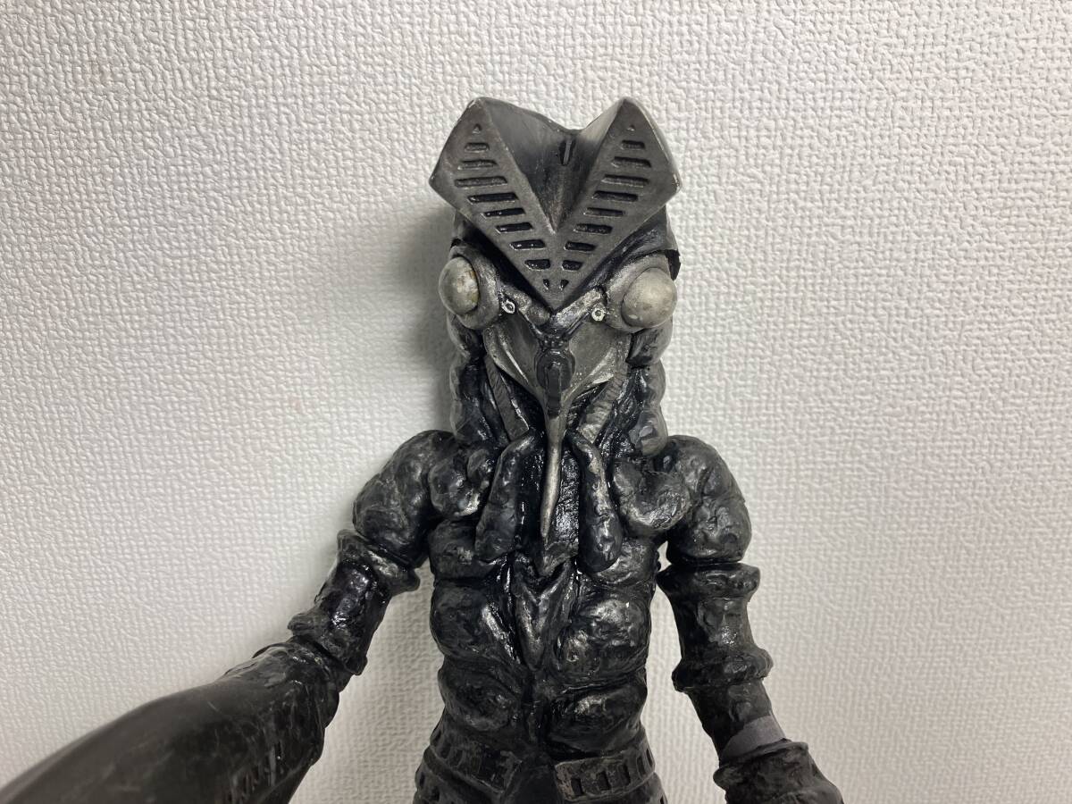 a15◆ビリケン商会　バルタン星人　ブラック塗装＆完成品　ソフビ　フィギュア　約30cm　ビンテージ　昭和レトロ　玩具　1986　円谷プロ_画像2