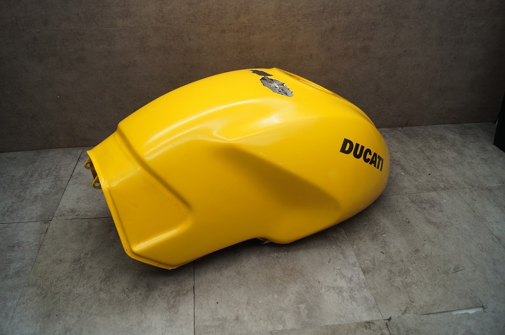 ドゥカティ　モンスター400／900　純正　タンク　黄　凹み有、ガリキズ　はんだ補修_画像1