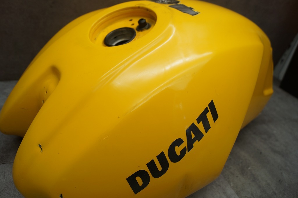 ドゥカティ　モンスター400／900　純正　タンク　黄　凹み有、ガリキズ　はんだ補修_画像7
