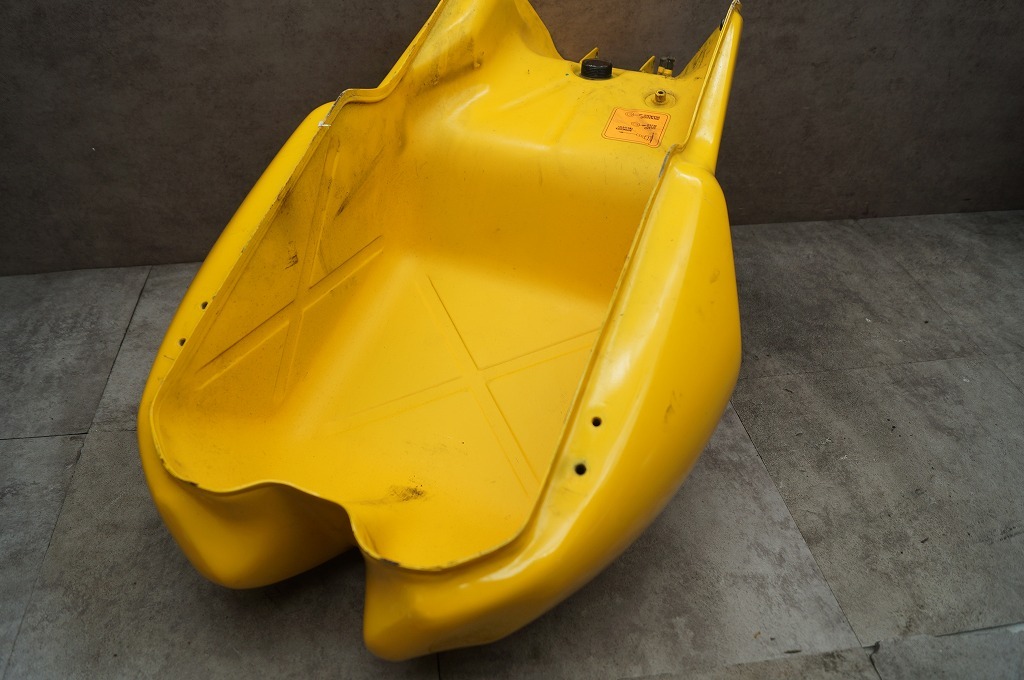ドゥカティ　モンスター400／900　純正　タンク　黄　凹み有、ガリキズ　はんだ補修_画像8
