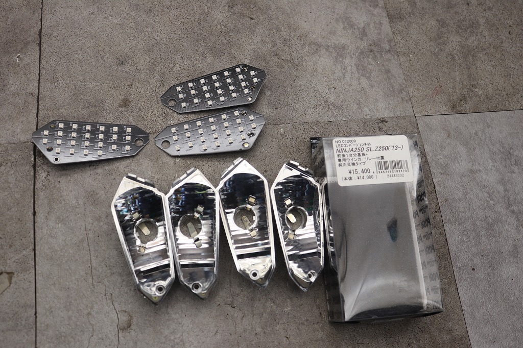 カワサキ　社外　中古　NINJA250　POSH　LED化基盤3個＆純正ウインカーソケット　NO072009の半端部品_画像1