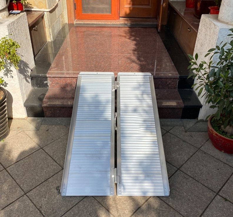アルミニウム合金携帯バリアフリースロープ移動折りたたみアルミニウム合金階段車椅子車上階段スロープ_画像4