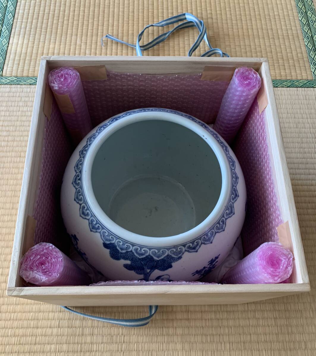 中国古美術　大清康熙年製銘　青花人物文巻缶　大鉢　水指　文房具 書道具 　箱付き_画像5