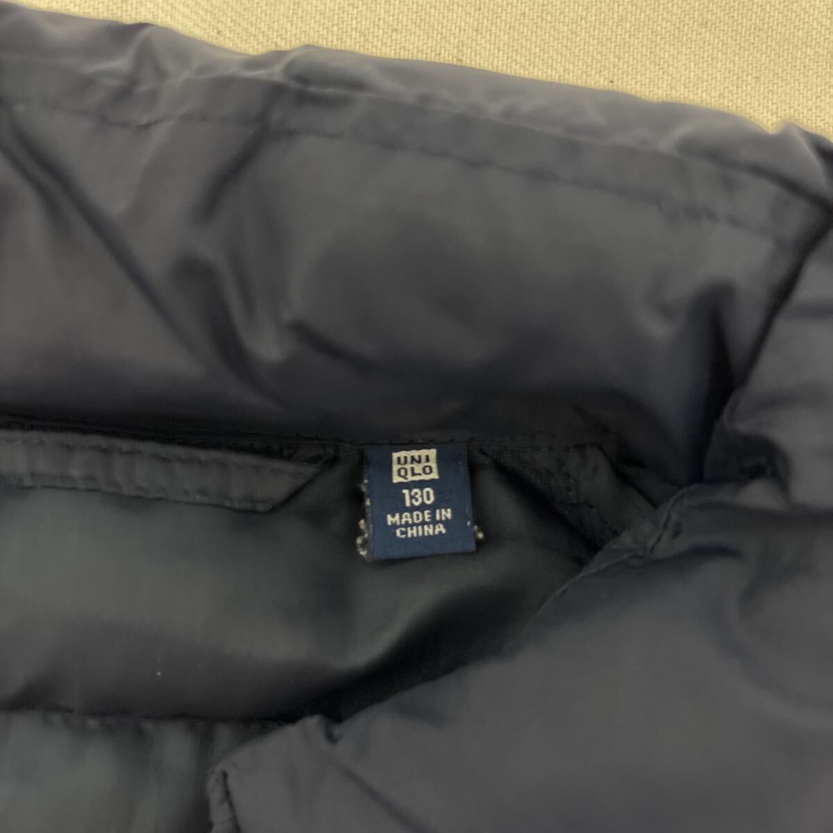 ユニクロ　ダウンジャケット　紺色　130 ユニクロ ウルトラライトダウン UNIQLO 紺 ネイビー_画像3