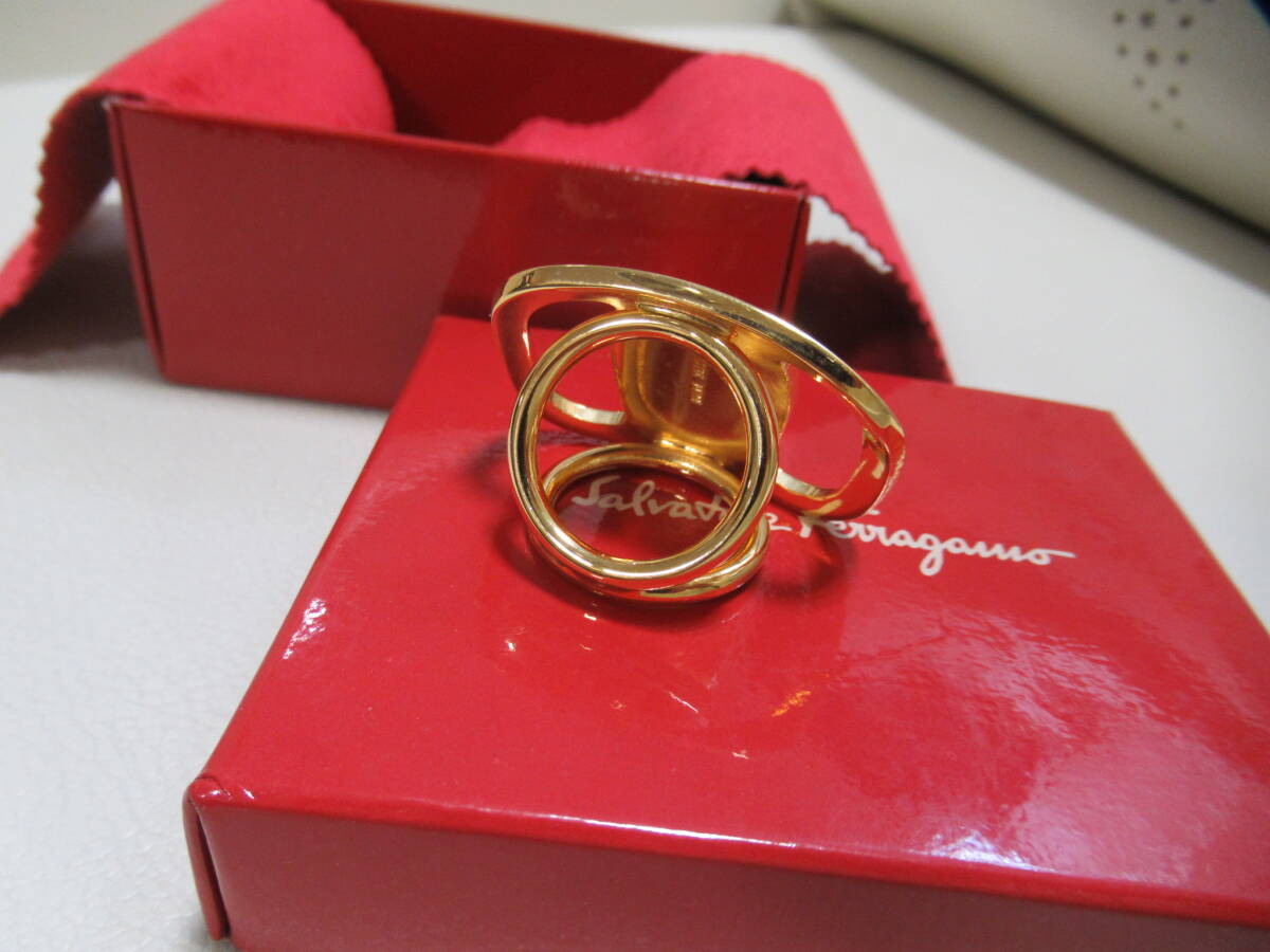 ★美品★Salvatore Ferragamo ★スカーフリング★ゴールド★フェラガモ_画像4