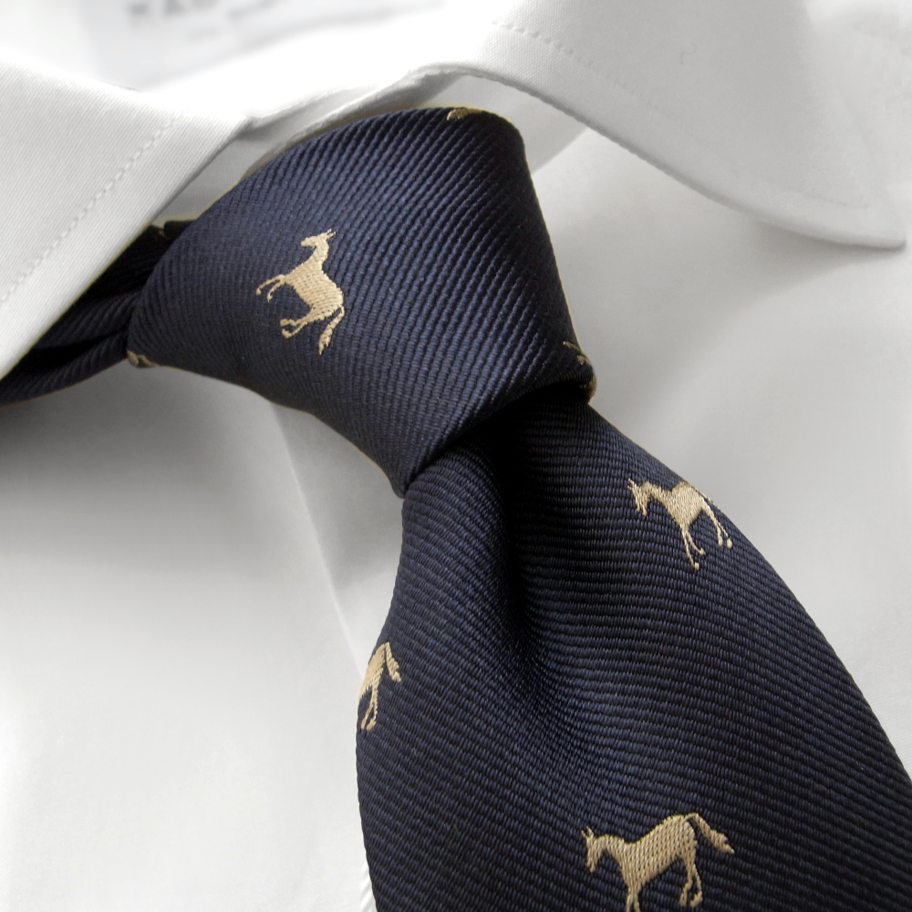 ◇◆Holliday＆Brown（ホリデー アンド ブラウン）/≪HAND MADE≫オンオフで活躍！Ｖゾーンに気品が薫るホース柄シルクタイ_画像1