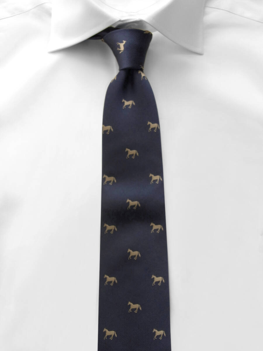 ◇◆Holliday＆Brown（ホリデー アンド ブラウン）/≪HAND MADE≫オンオフで活躍！Ｖゾーンに気品が薫るホース柄シルクタイ_画像2