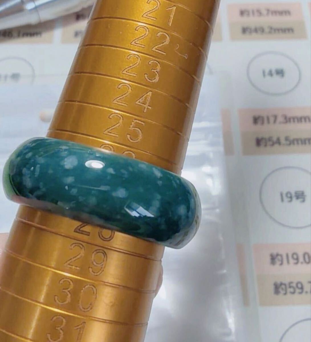 R2-02513-1天然本翡翠《本物保証》 藍水翡翠 指輪約27~28号 一点物 希少 縁起物 お守り 魔除け 昇進 金運財運 幸運幸福 パワーストーン_画像5