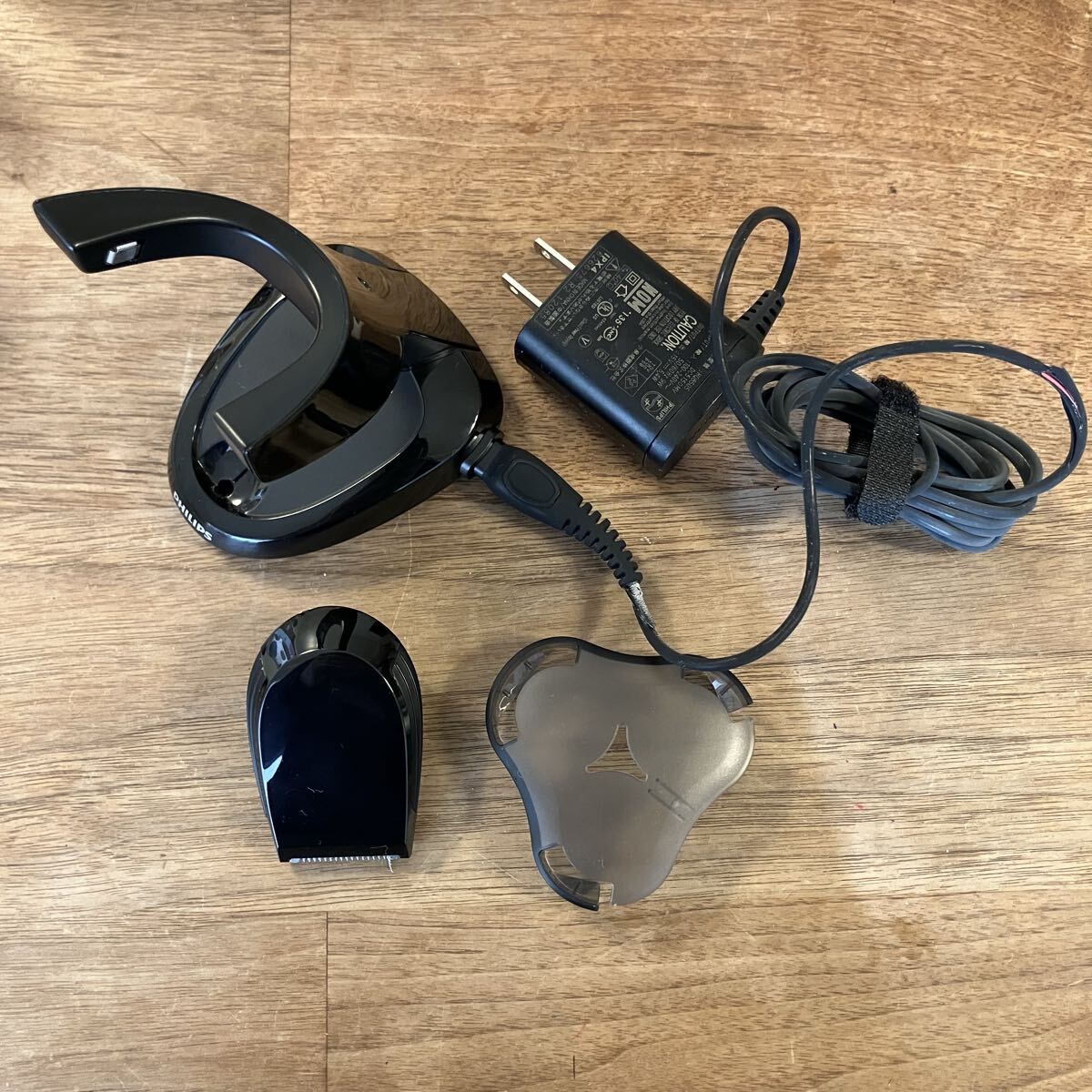 【動作品】 PHILIPS シェーバー RQ1160 SensoTouch メンズ 電気シェーバー 付属有/ PHILIPS Series 5000 3000 7000 9000 お探しの方に！_画像8