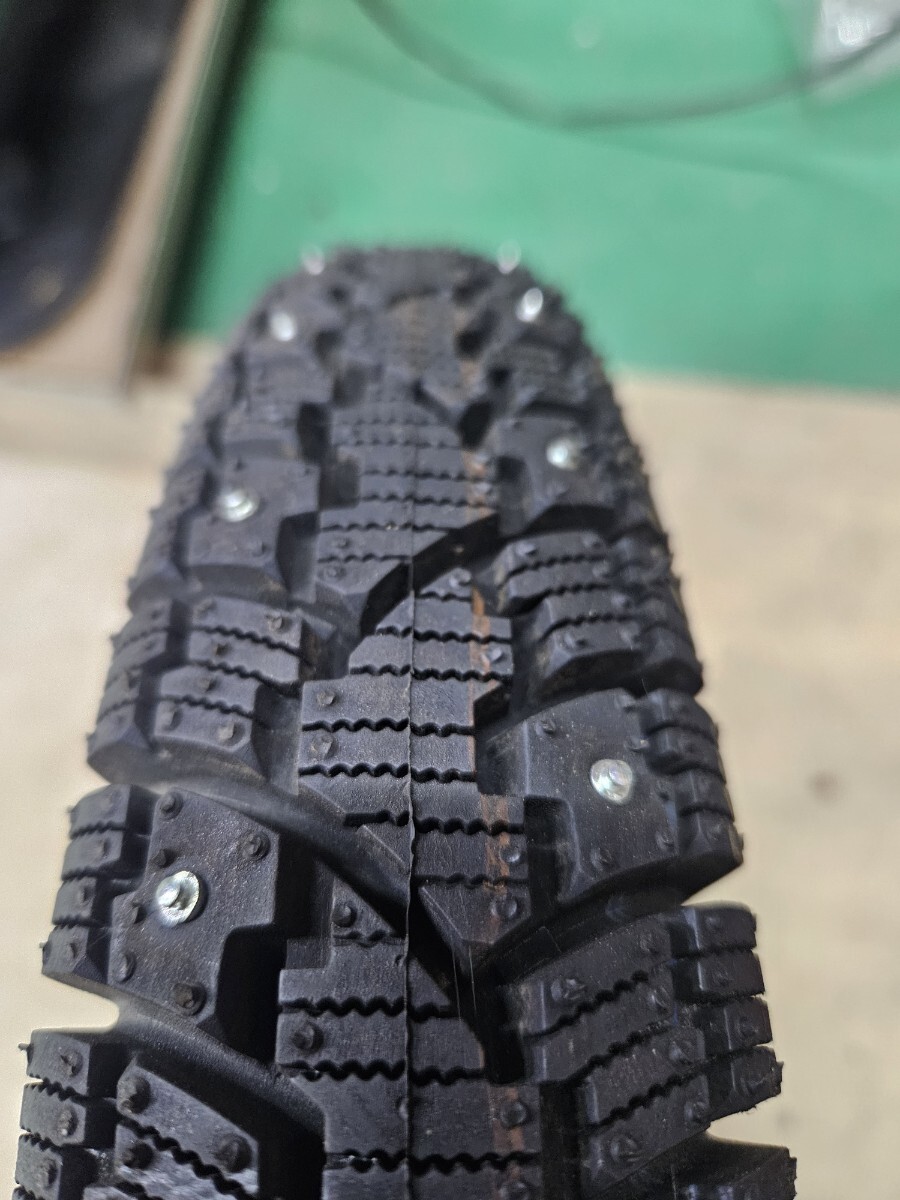 新品 マキシス　snow　2.75-14　カブ　スパイクタイヤ　ピン　CRM GS スノー　_画像2