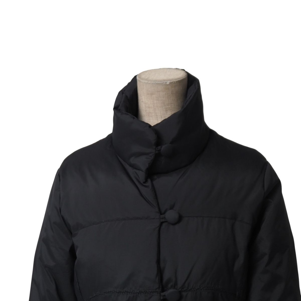 TJ6455●ラルトラモーダ/LALTRAMODA*スタンドカラー ダウンコート*包みボタン*レディース サイズS*ブラック_画像3