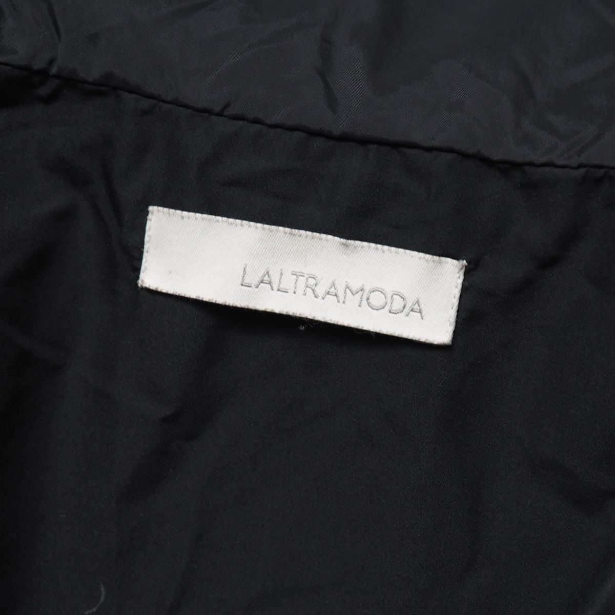 TJ6455●ラルトラモーダ/LALTRAMODA*スタンドカラー ダウンコート*包みボタン*レディース サイズS*ブラック_画像7