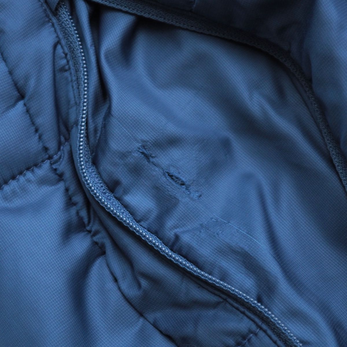 TI6201◎patagonia パタゴニア 83974F9 マイクロパフジャケット 83974F9 中綿:プリマロフト メンズL ブルー系 ジップ フーデッドジャケット_画像7