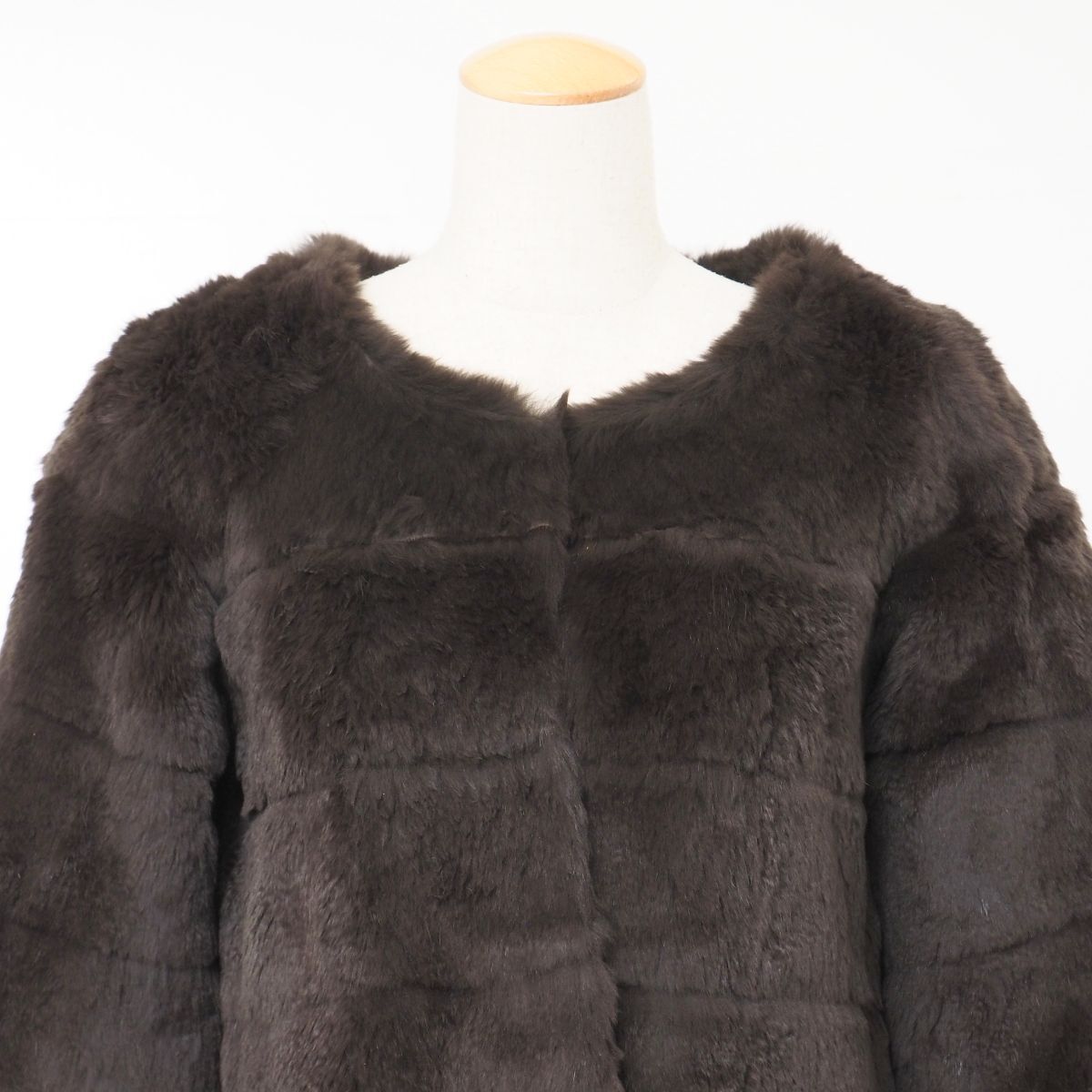 GS5741▽ジュンコシマダ 49AV.junko shimada ラビットファージャケット 毛皮 ショート丈 ノーカラー サイズ38 ダークブラウン系_画像3