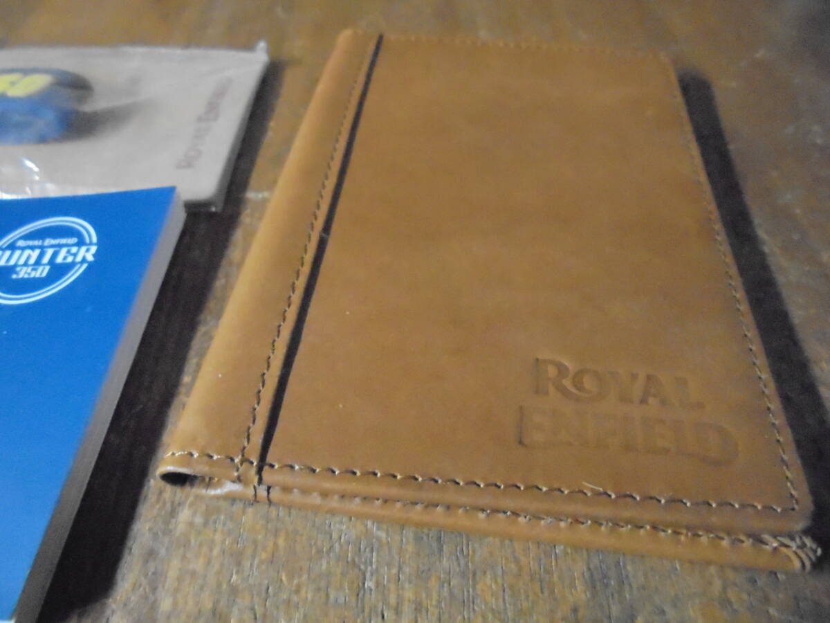 ロイヤルヱンフイールド　2022年　HNTR350　ハンター350　HUNTER350　車載工具/マニュアル/キーフォルダー/書類ケース　工具未使用_画像3