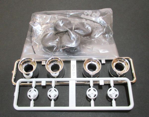 アオシマ 1/24 リバティーウォーク ハコスカ４Dr 14インチ スピードスターマークⅡ＆引っ張りタイヤ パーツ売り_画像1