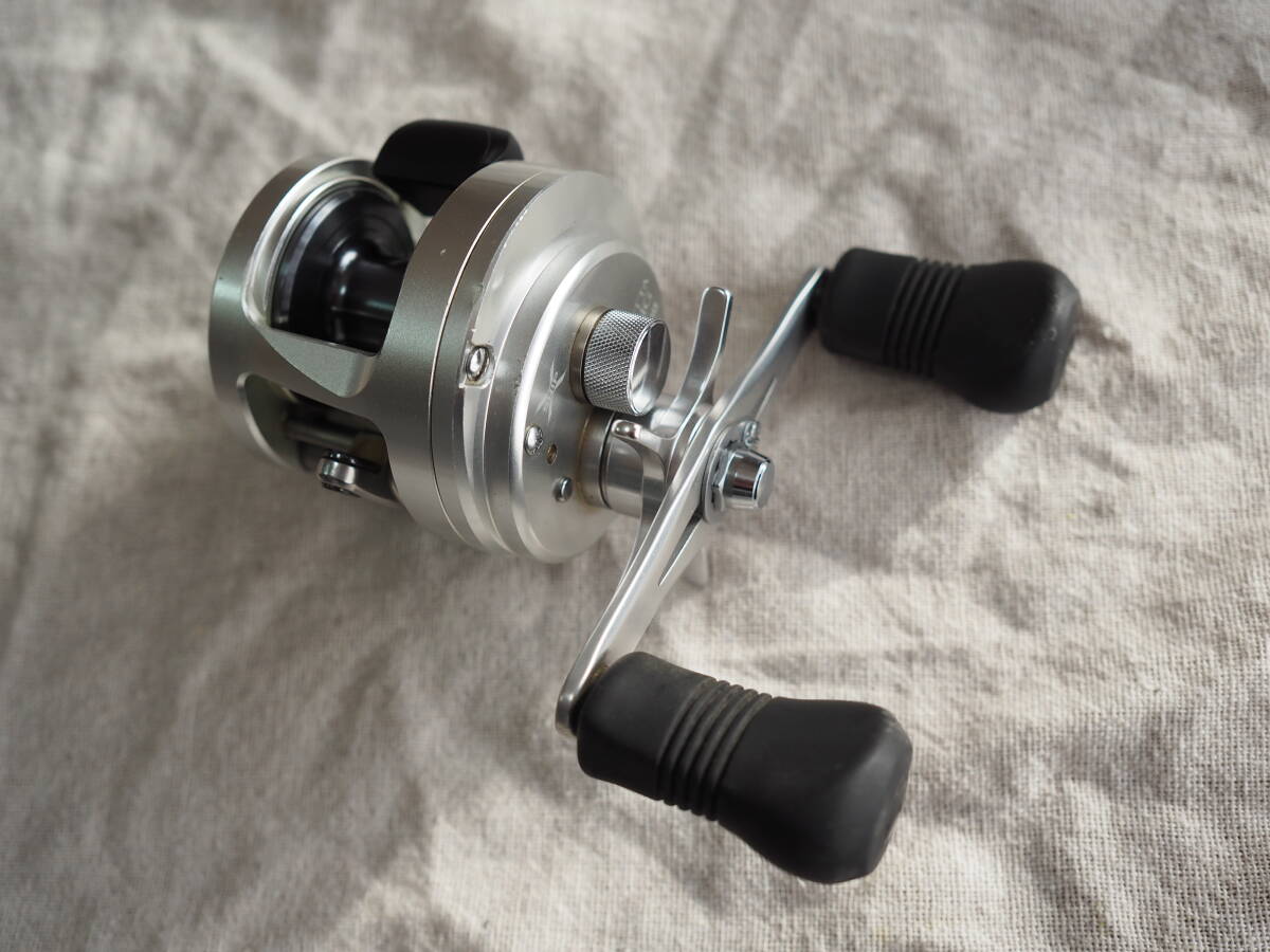 ♪♪美品　シマノ　オシアカルカッタ　201HG　左　日本製♪♪_画像1