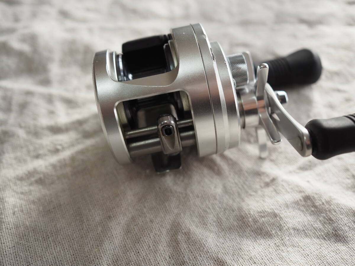 ♪♪美品　シマノ　オシアカルカッタ　201HG　左　日本製♪♪_画像2