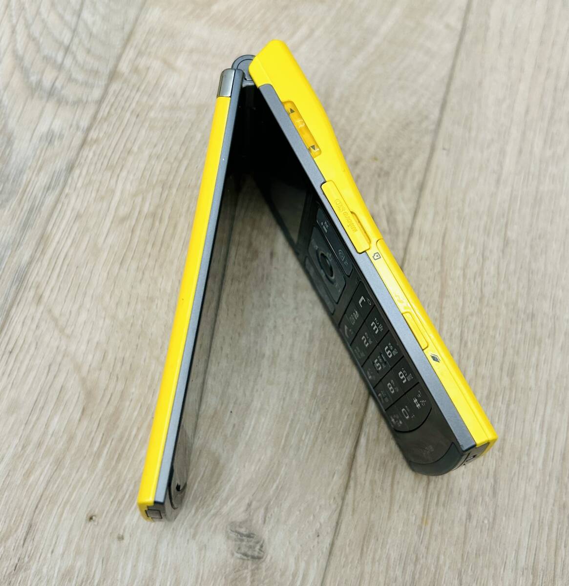 【NTTdocomo/ガラケー電話機】 L-01B/ IMEI:354463032185722/docomo判定結果:〇/通電確認のみ/状態綺麗/ジャンク_画像2