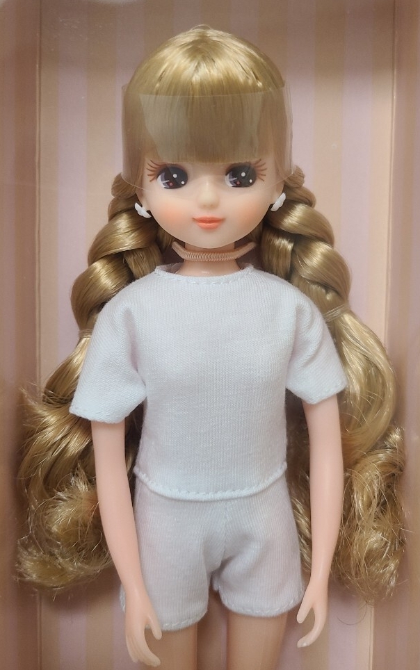 リカちゃんキャッスル　2023年神戸三宮オリジナルモデル　リカちゃん12V-736×538_画像4