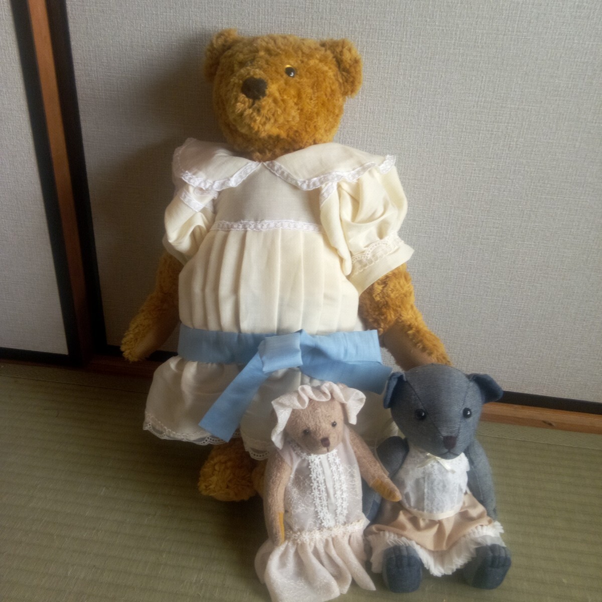 テディベアのドレス&小さなベア2体_画像1