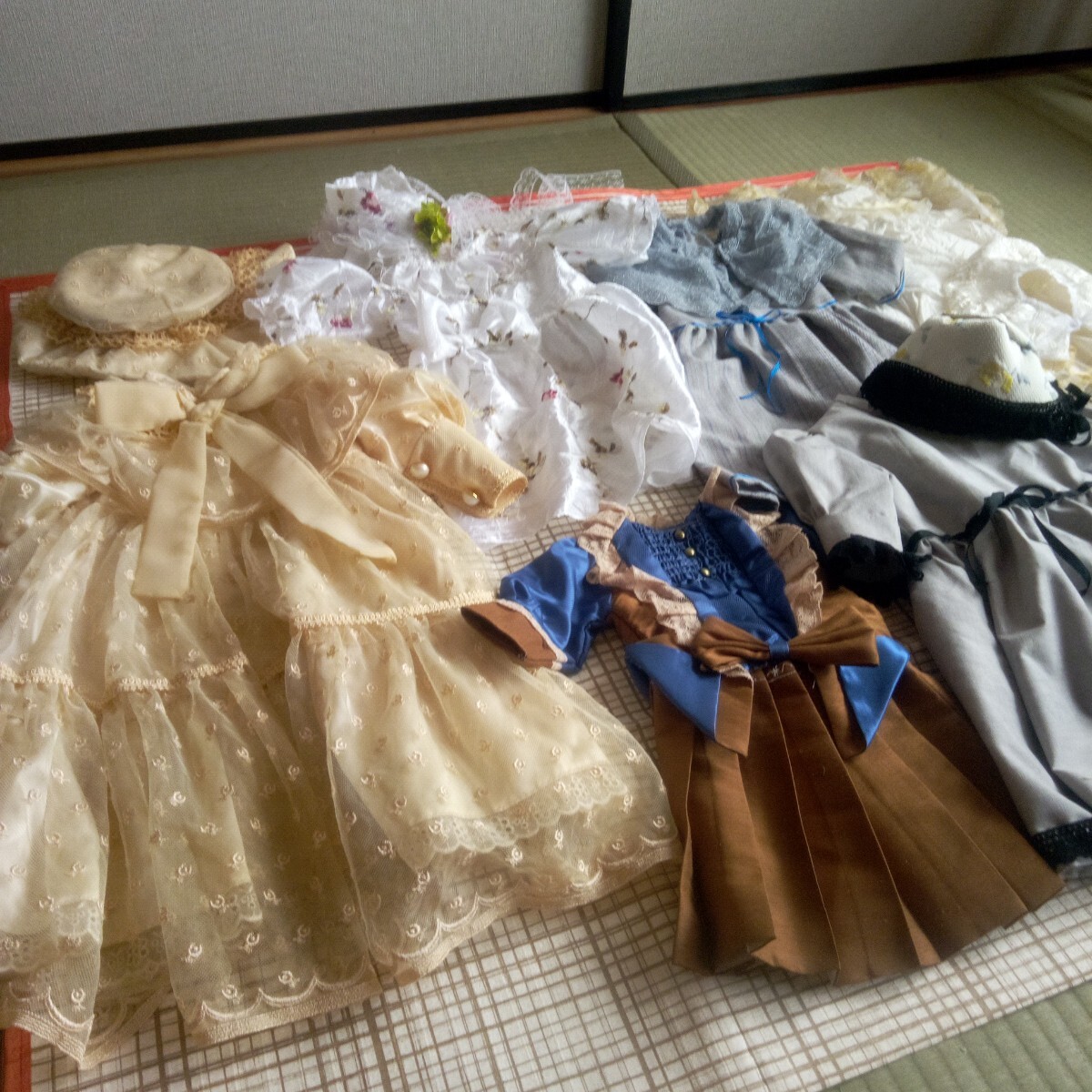 ビスクドレス7　帽子関係3　ケープ1　つけ襟1_画像1