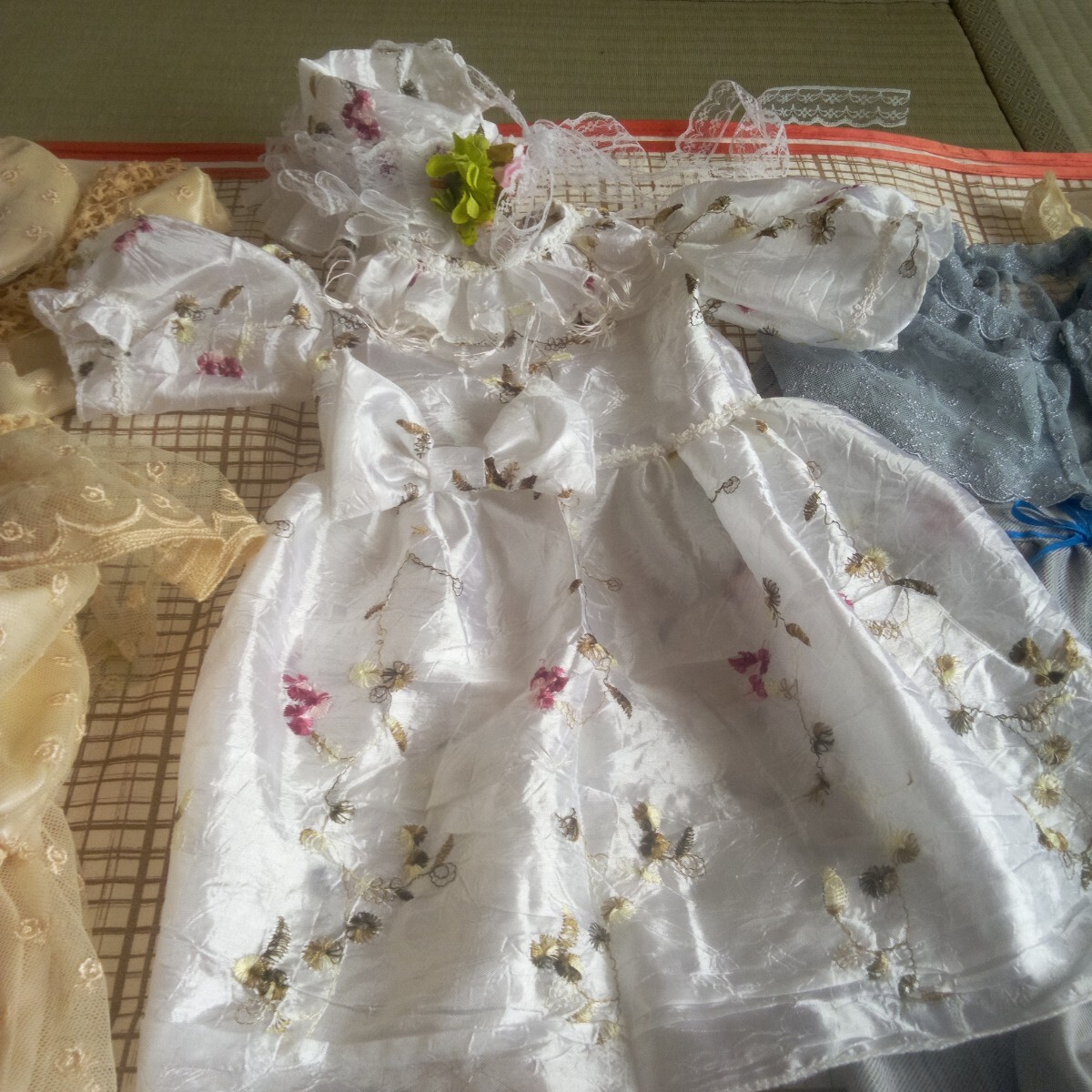 ビスクドレス7　帽子関係3　ケープ1　つけ襟1_画像3