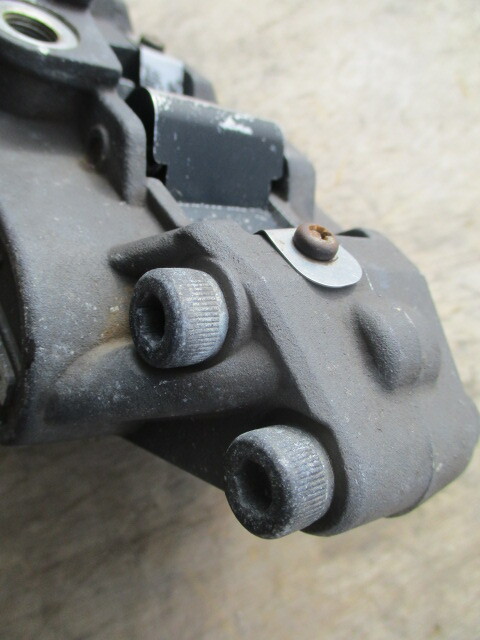 スズキ　RGV250Γ　VJ21A　純正左側フロントブレーキキャリパー　ブレーキキャリパー(L) トキコ　4ポットキャリパー　ガンマ　GSXR　旧車_画像6