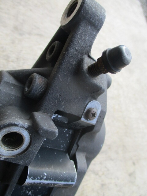 スズキ　RGV250Γ　VJ21A　純正左側フロントブレーキキャリパー　ブレーキキャリパー(L) トキコ　4ポットキャリパー　ガンマ　GSXR　旧車_画像9
