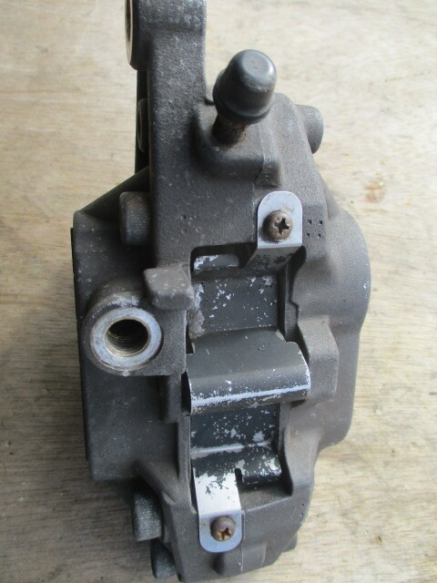 スズキ　RGV250Γ　VJ21A　純正左側フロントブレーキキャリパー　ブレーキキャリパー(L) トキコ　4ポットキャリパー　ガンマ　GSXR　旧車_画像5