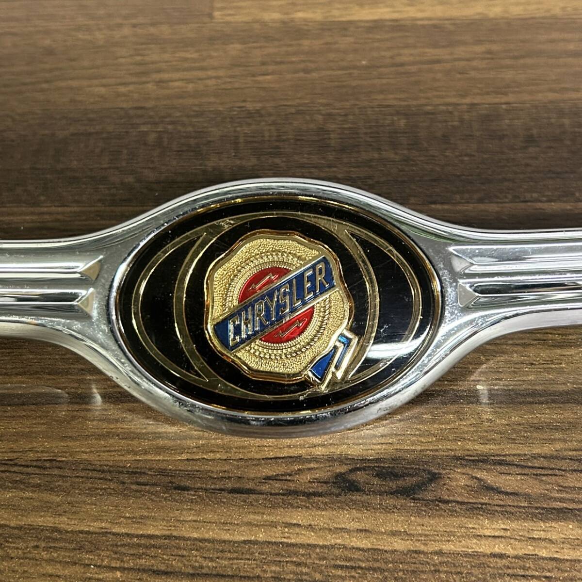 Chrysler クライスラー 純正 フロントエンブレム ウィングバッジ◇ピン折れあり 希少パーツ ヴィンテージ_画像2