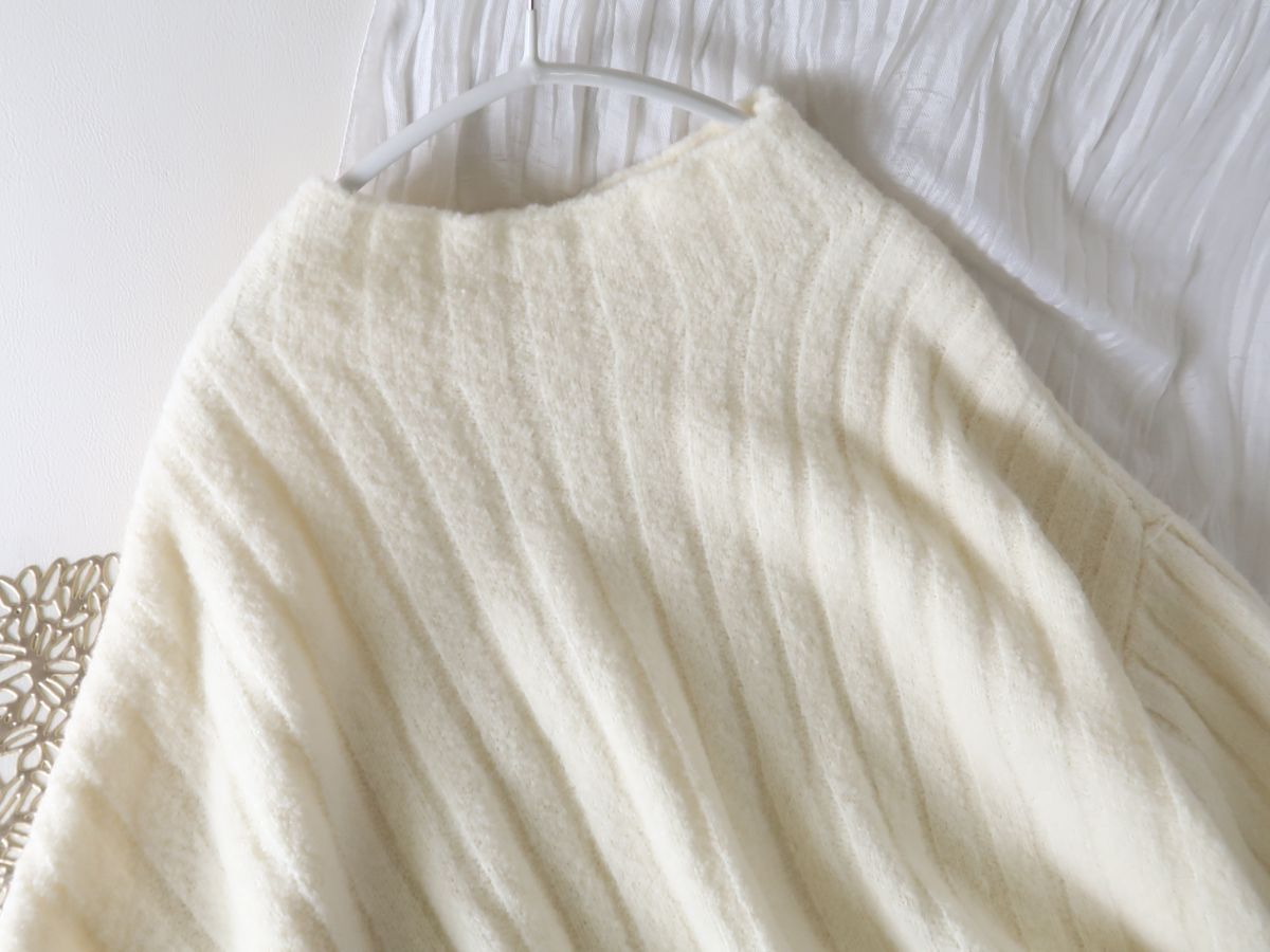 1.7万☆アンタイトル UNTITLED☆大きいサイズ☆【ゆったりリラックス】ワイドリブ ボトルネックニット 44サイズ☆A-O 6721_画像5