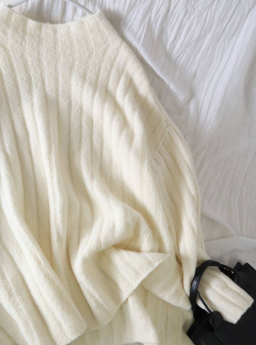 1.7万☆アンタイトル UNTITLED☆大きいサイズ☆【ゆったりリラックス】ワイドリブ ボトルネックニット 44サイズ☆A-O 6721_画像4