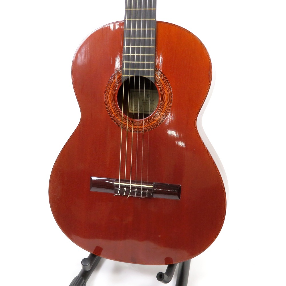 1 иен ~ Dieter Hopfti-ta-* ho p629/23 1974 год производства классическая гитара жесткий чехол есть работоспособность не проверялась * включение в покупку не возможно 4292896