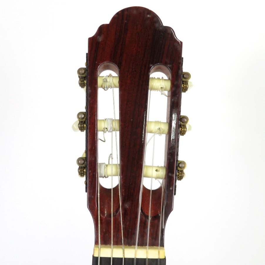 1 иен ~ Dieter Hopfti-ta-* ho p629/23 1974 год производства классическая гитара жесткий чехол есть работоспособность не проверялась * включение в покупку не возможно 4292896