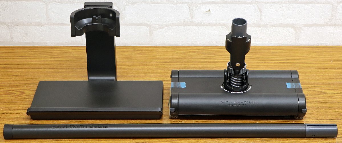 M●未使用品●家電品 『BALMUDA The Cleaner』 バルミューダ C01A-BK 掃除機 コードレスクリーナー サイクロン式 デュアルブラシヘッド搭載_画像5
