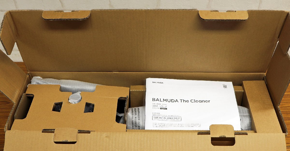 M●未使用品●家電品 『BALMUDA The Cleaner』 バルミューダ C01A-BK 掃除機 コードレスクリーナー サイクロン式 デュアルブラシヘッド搭載_画像2