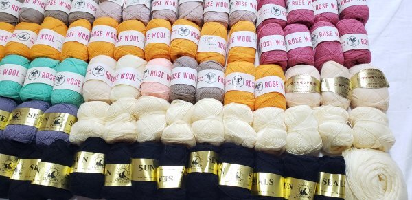 毛糸山42　ウール系中心に　未使用　極細　毛糸山　お買い得品！_画像4