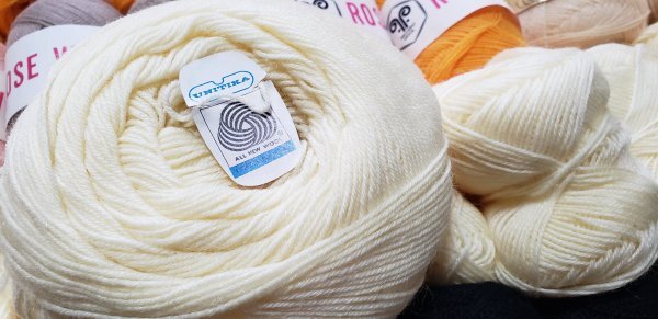 毛糸山42　ウール系中心に　未使用　極細　毛糸山　お買い得品！_画像9