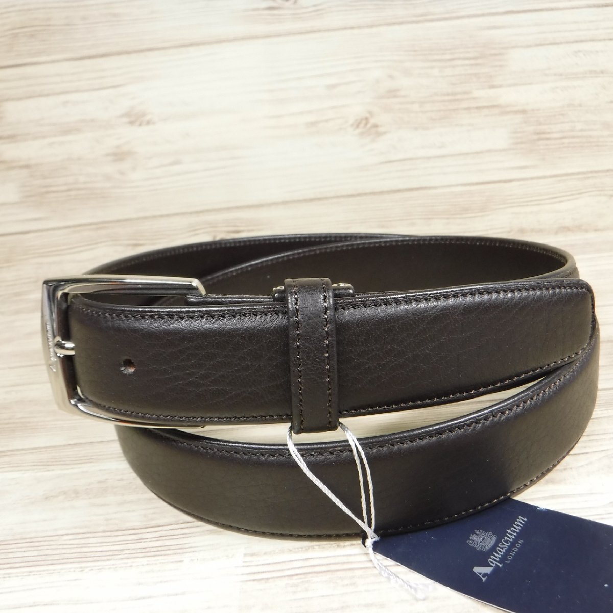 V315 アクアスキュータム 日本製新品 高級素材 ディアスキン 鹿革 ロゴバックル レザーベルト 濃茶 ビジネスベルト Aquascutum_画像2
