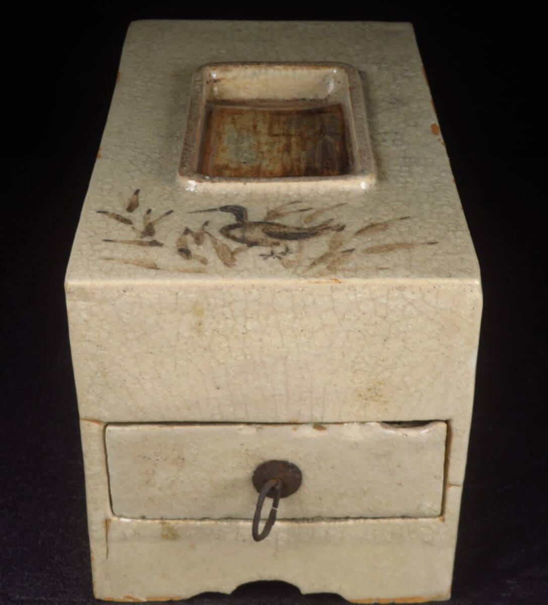 【SAKURAYA】コレクター所蔵品【尾形乾山 乾山深省 鉄絵山水花鳥図陶硯箱】小引出 書道具 作家 在銘 骨董品 古美術品 珍品 全長21.8cm_画像2