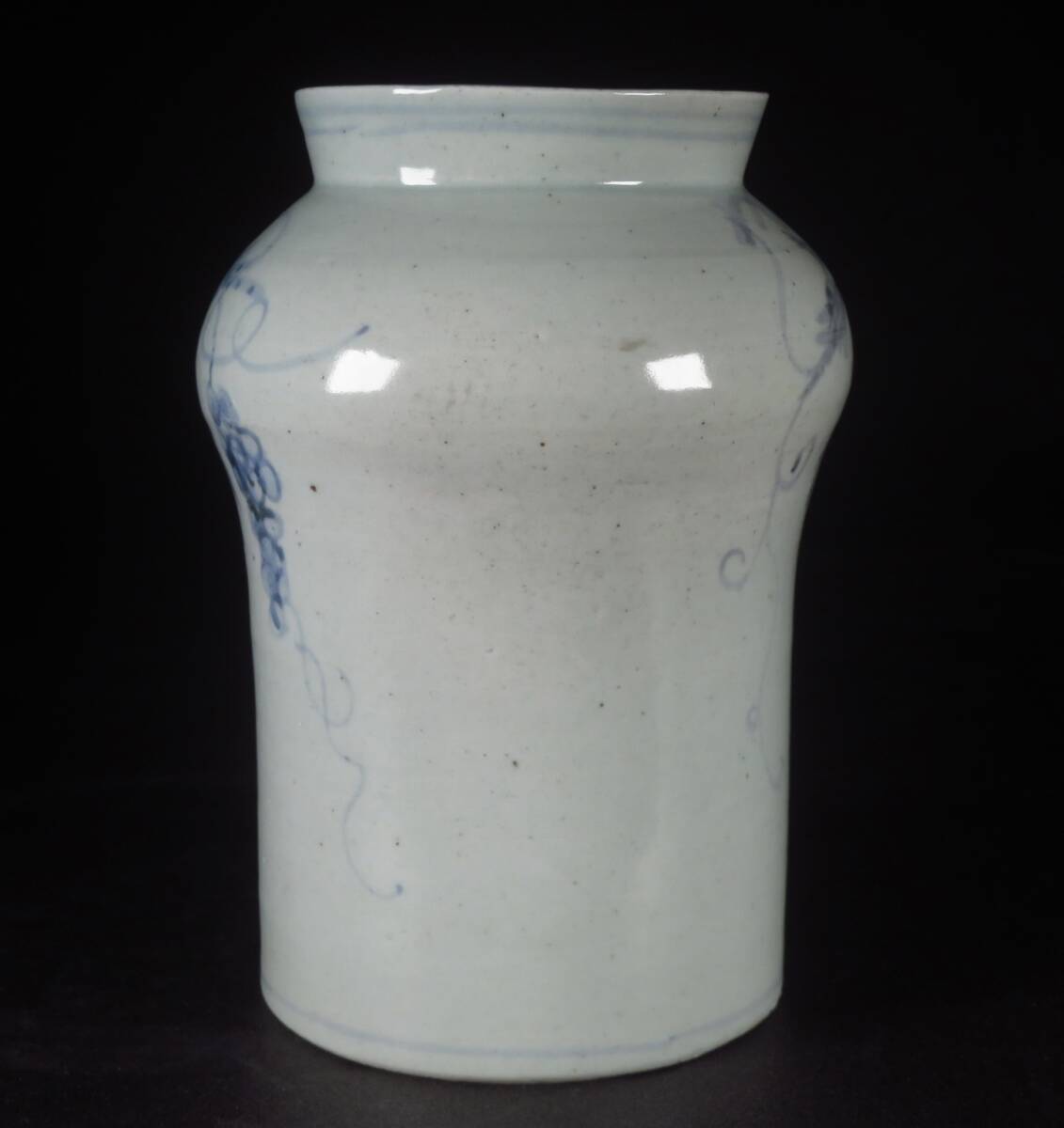 【SAKURAYA】朝鮮古美術【李朝 白磁 染付葡萄文花瓶】壷 壺 朝鮮古陶磁 時代 高麗 韓国 茶道具 分院 古作 骨董品 古美術品 高さ21cm_画像2