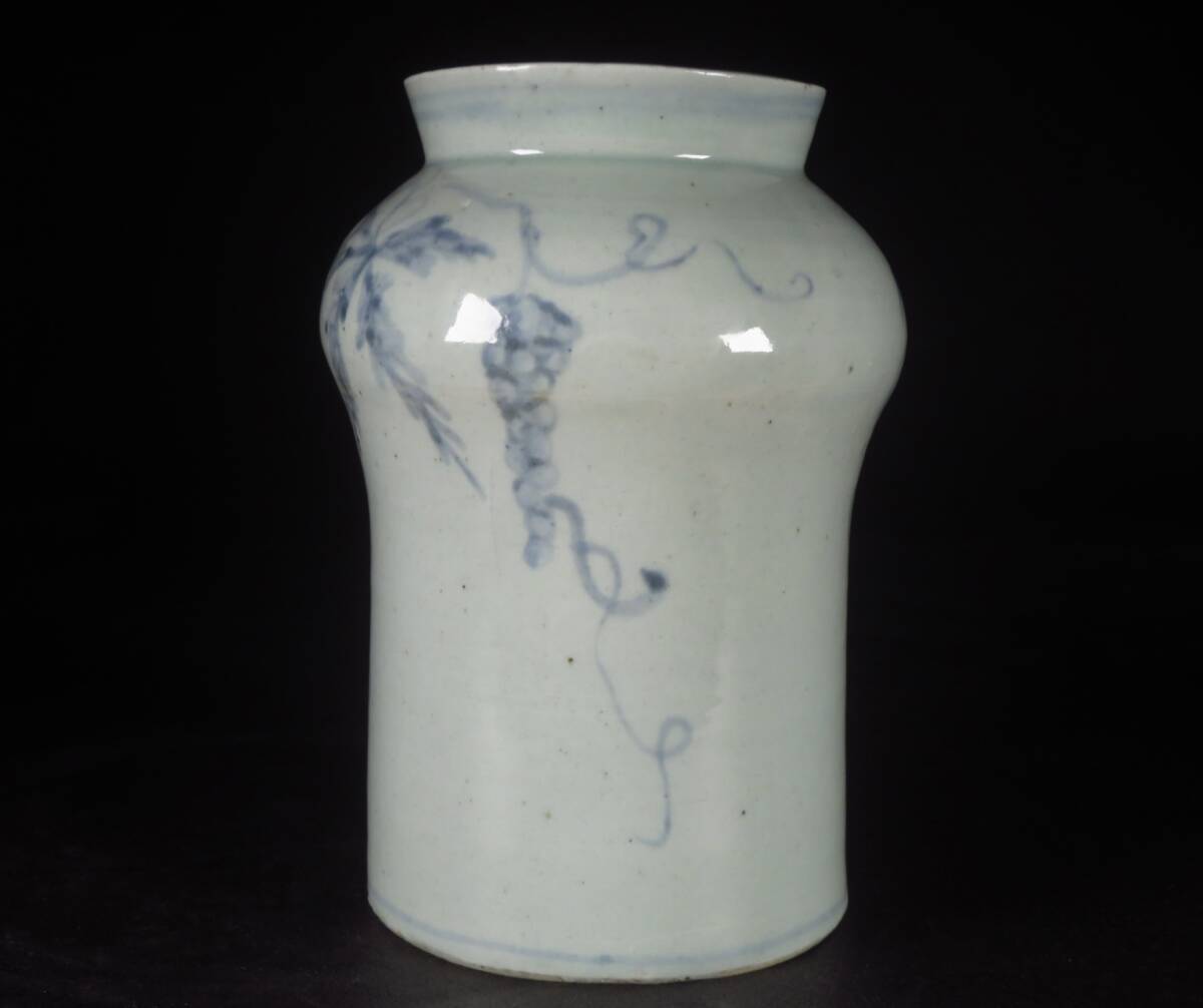 【SAKURAYA】朝鮮古美術【李朝 白磁 染付葡萄文花瓶】壷 壺 朝鮮古陶磁 時代 高麗 韓国 茶道具 分院 古作 骨董品 古美術品 高さ21cm_画像4