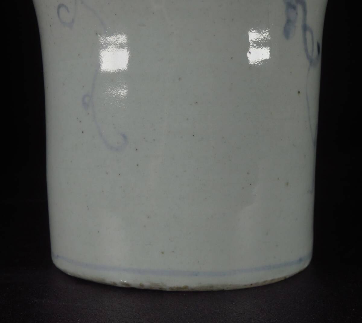 【SAKURAYA】朝鮮古美術【李朝 白磁 染付葡萄文花瓶】壷 壺 朝鮮古陶磁 時代 高麗 韓国 茶道具 分院 古作 骨董品 古美術品 高さ21cm_画像7
