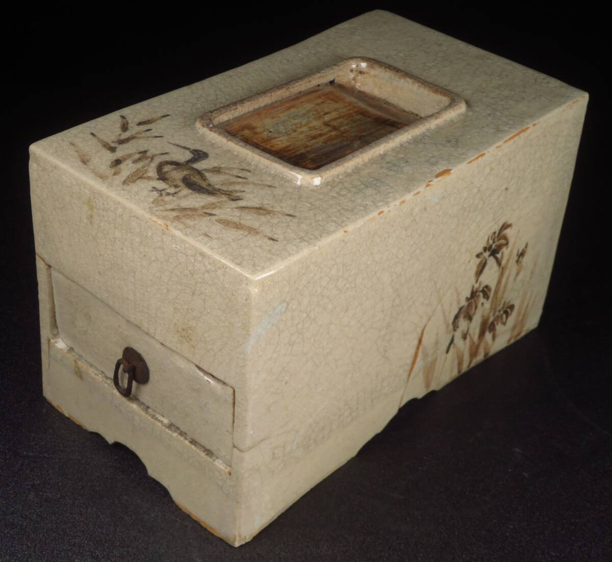 【SAKURAYA】コレクター所蔵品【尾形乾山 乾山深省 鉄絵山水花鳥図陶硯箱】小引出 書道具 作家 在銘 骨董品 古美術品 珍品 全長21.8cm_画像7