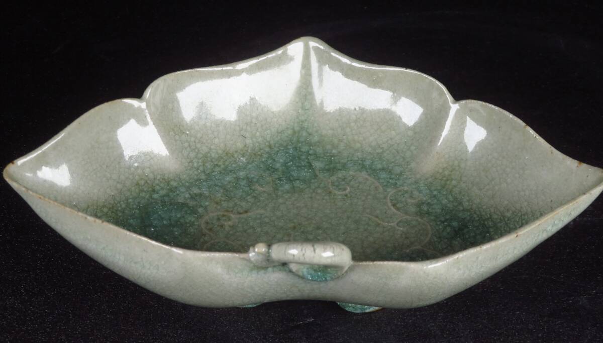 【SAKURAYA】江戸時代 尾張徳川家への献上品 御深井焼 葵葉形皿 向付 青磁 小皿 茶道具 希少品 時代 骨董品 古美術品 全長17cm_画像4